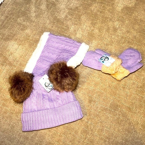 NWT purple hat, gator, and mittens, set for a child - Picture 1 of 9